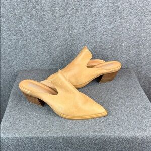 Sbicca Leather SnipToe Mule Heels Size 7